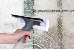 Dirt Devil 3-in-1 Fensterreiniger Mit Sprühfunktion - Fensterabzieher, Reinigungstuch Und Behälter - 240ML - Grau/Rot 8 Dirt Devil 3-in-1 Fensterreiniger Mit Sprühfunktion - Fensterabzieher, Reinigungstuch Und Behälter - 240ML - Grau/Rot -Leifheit || Vileda || Wenko Verkaufsgeschäft 0c4650972d095bd29104e30dc6ad7a4d