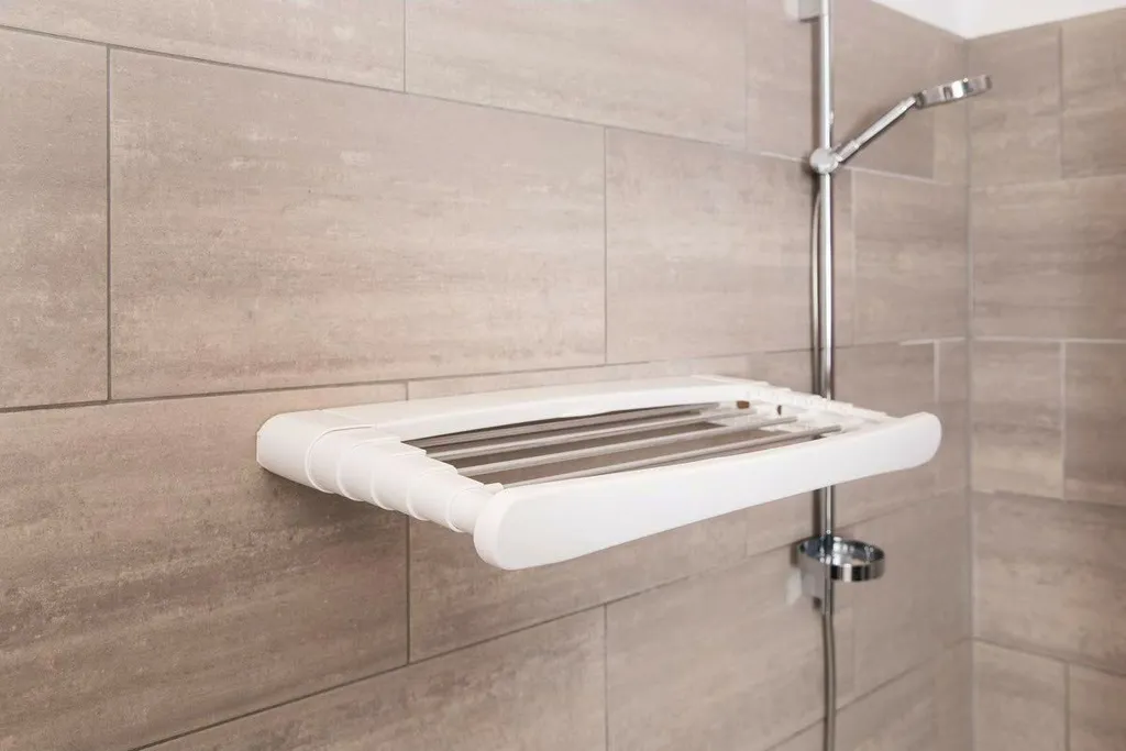 Vileda Genius 70 Wand-Wäscheständer Aus Aluminium Und Harz, 5 Meter Aufhängefläche, 2 Paar Wandhalterungen Inklusive, Offene Maße 70 X 38 X 8 Cm, Farbe Weiß 5 Vileda Genius 70 Wand-Wäscheständer Aus Aluminium Und Harz, 5 Meter Aufhängefläche, 2 Paar Wandhalterungen Inklusive, Offene Maße 70 X 38 X 8 Cm, Farbe Weiß – Bild 5