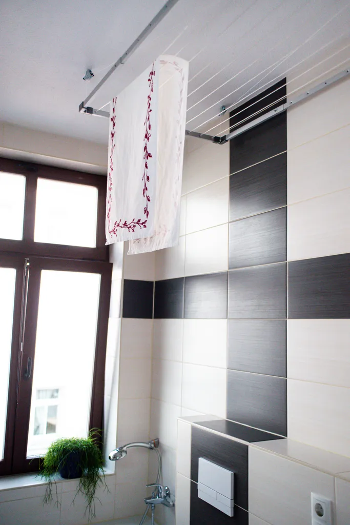 DRY-SMART Flex Deckenwäschetrockner - Deckentrockner Ausziehbar - Wäscheständer Für Die Decke – Für Badewanne, Balkon, Innen Und Outdoor – Platzsparend - Einfache Deckenbefestigung 100-160 Cm 4 DRY-SMART Flex Deckenwäschetrockner - Deckentrockner Ausziehbar - Wäscheständer Für Die Decke – Für Badewanne, Balkon, Innen Und Outdoor – Platzsparend - Einfache Deckenbefestigung 100-160 Cm – Bild 4