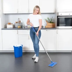 Livington Touchless Mop – Bodenwischer Set Mit Eimer Zum Auswringen Ohne Bücken – Wischmopp Für Einfache Reinigung Und Saubere Hände – 2,7 L Wischeimer 11 Livington Touchless Mop – Bodenwischer Set Mit Eimer Zum Auswringen Ohne Bücken – Wischmopp Für Einfache Reinigung Und Saubere Hände – 2,7 L Wischeimer -Leifheit || Vileda || Wenko Verkaufsgeschäft 4e7f6769d267726527893dbbd6c16bde
