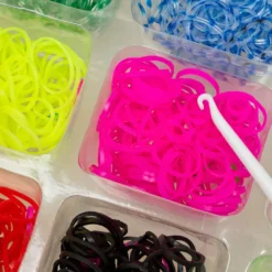 Loom-Bänder-Web-Set Für Kinder Zum Basteln,Gummi Loom Bänds DIY Webstuhl Bänder Band Box Mit Armband Halskette Strickwerkzeug Zum Kinderspielzeug -Leifheit || Vileda || Wenko Verkaufsgeschäft 67661f9fd2b4b0e6b698c3892253a06d