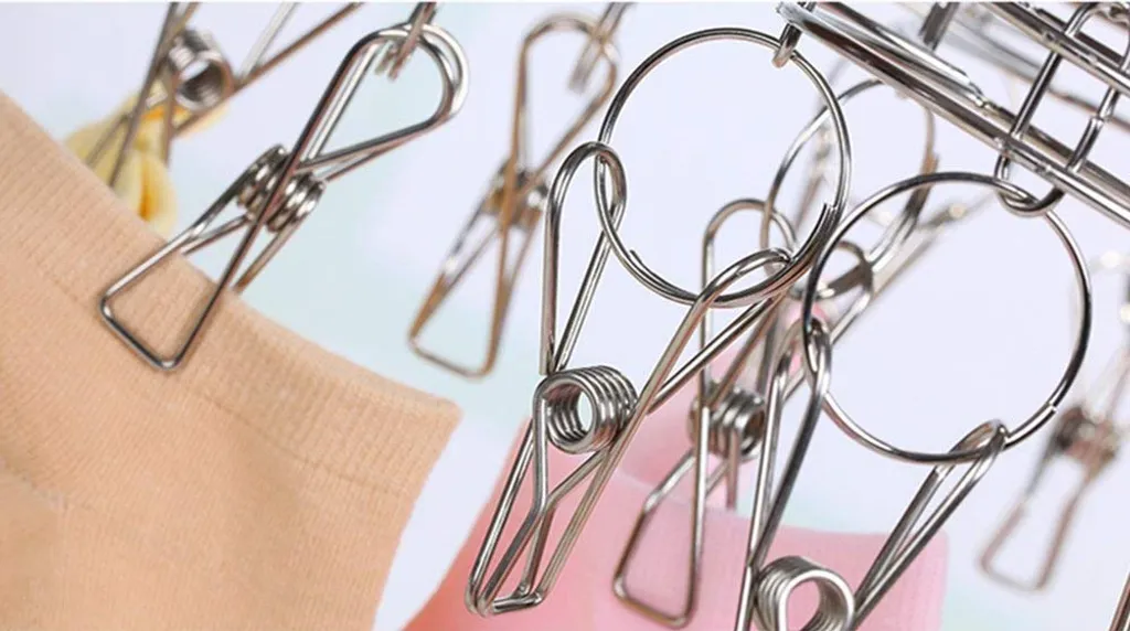 Edelstahl Sockentrockner Wäscheständer Drehhaken, Winddicht, Kleiderbügel Für Socken, Unterwäsche, BHS, Babykleidung, Handschuhe (20 Wäscheklammern) 9 Edelstahl Sockentrockner Wäscheständer Drehhaken, Winddicht, Kleiderbügel Für Socken, Unterwäsche, BHS, Babykleidung, Handschuhe (20 Wäscheklammern) – Bild 9