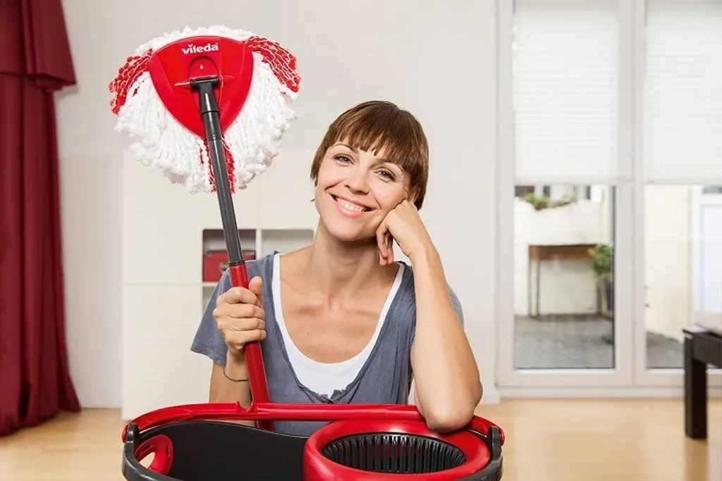 Vileda Turbo EasyWring Und Clean Komplett Set + Turbo Ersatzbezug, Rot/grau 2 Vileda Turbo EasyWring Und Clean Komplett Set + Turbo Ersatzbezug, Rot/grau – Bild 2