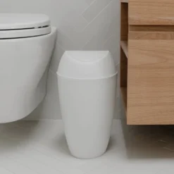 Umbra Twirla Abfalleimer Mit Schwingdeckel, Kosmetikeimer, Papierkorb, Recylingeimer, Weiß, PP, 9 L, 1012978-661 -Leifheit || Vileda || Wenko Verkaufsgeschäft 8cb7ee7607fbd752f562852a40a940d0