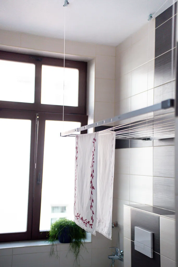 DRY-SMART Flex Deckenwäschetrockner - Deckentrockner Ausziehbar - Wäscheständer Für Die Decke – Für Badewanne, Balkon, Innen Und Outdoor – Platzsparend - Einfache Deckenbefestigung 100-160 Cm 3 DRY-SMART Flex Deckenwäschetrockner - Deckentrockner Ausziehbar - Wäscheständer Für Die Decke – Für Badewanne, Balkon, Innen Und Outdoor – Platzsparend - Einfache Deckenbefestigung 100-160 Cm – Bild 3